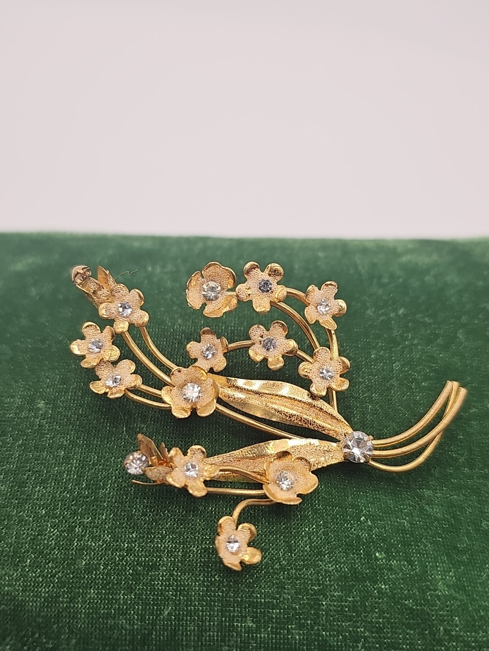 Vintage AUSTRIAN gold Tone Lovely Broch. 1950s.